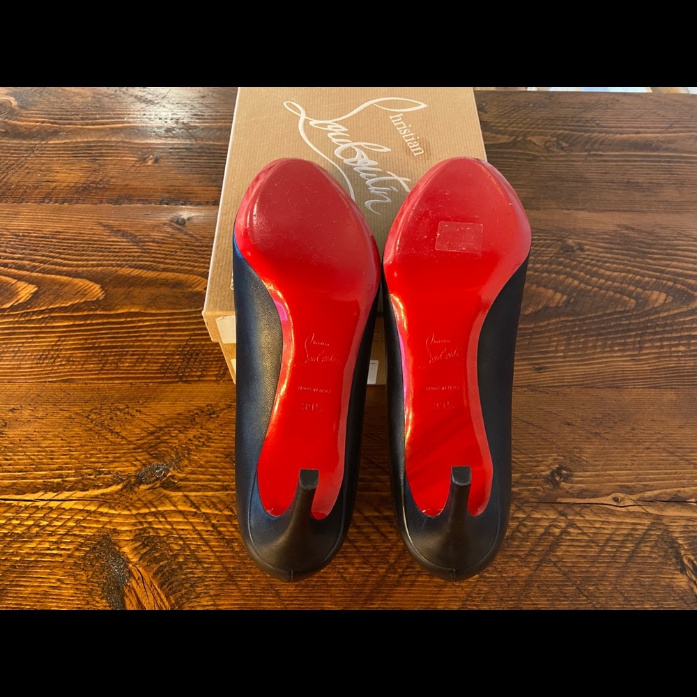 BNIB Virgin Christian Louboutins - Simple Black Pump - 39.5